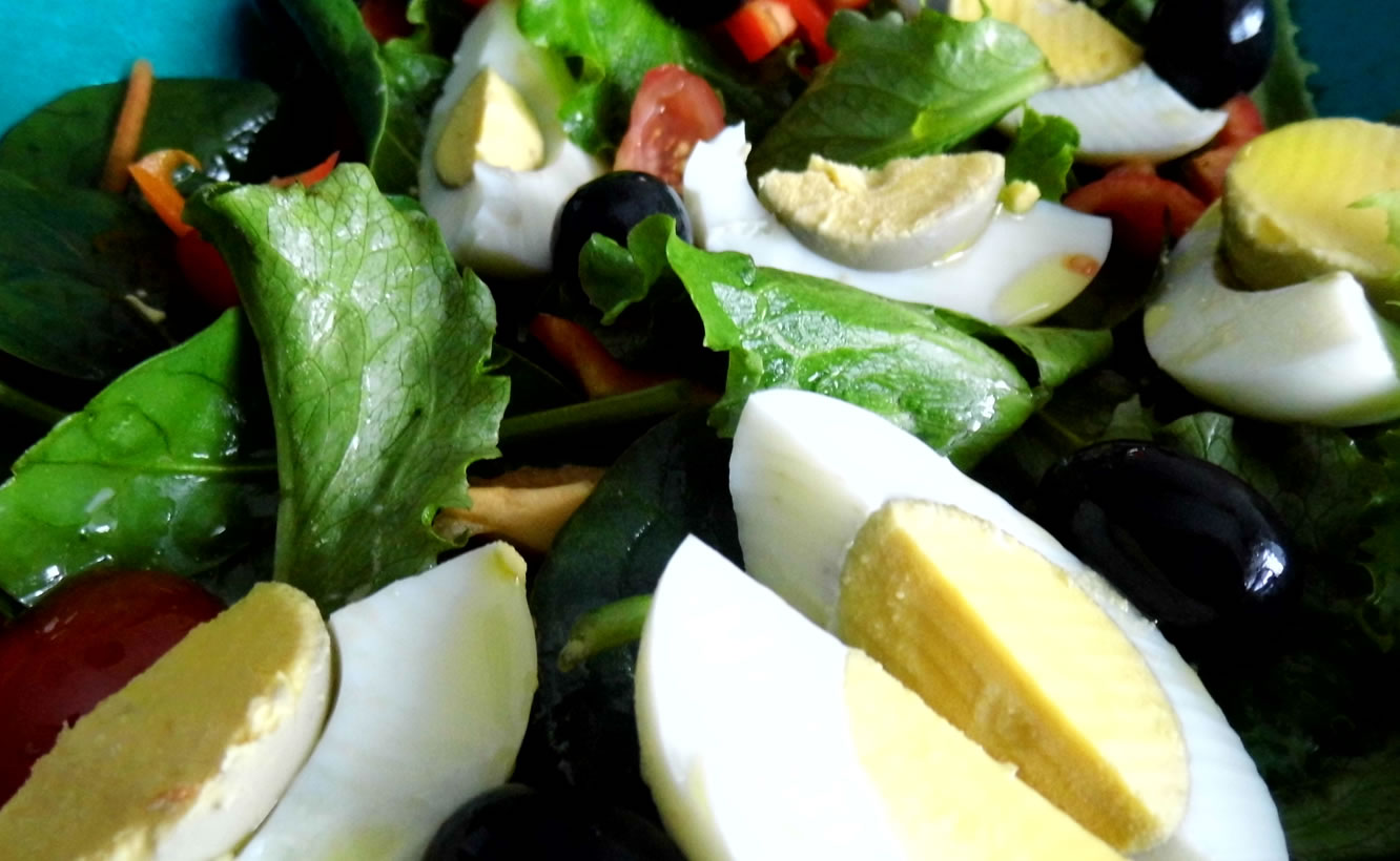 Salada mista com Ovo e Azeitonas