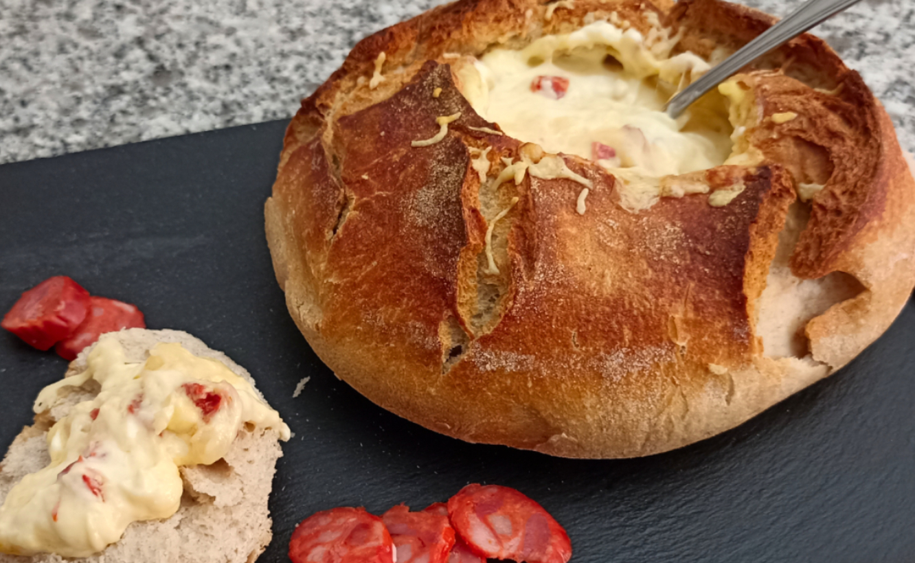 Pão Recheado com Queijo e Linguiça