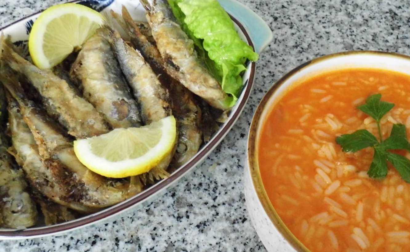 Petingas Fritas com Arroz de Tomate | Receita Portuguesa Tradicional e Deliciosa