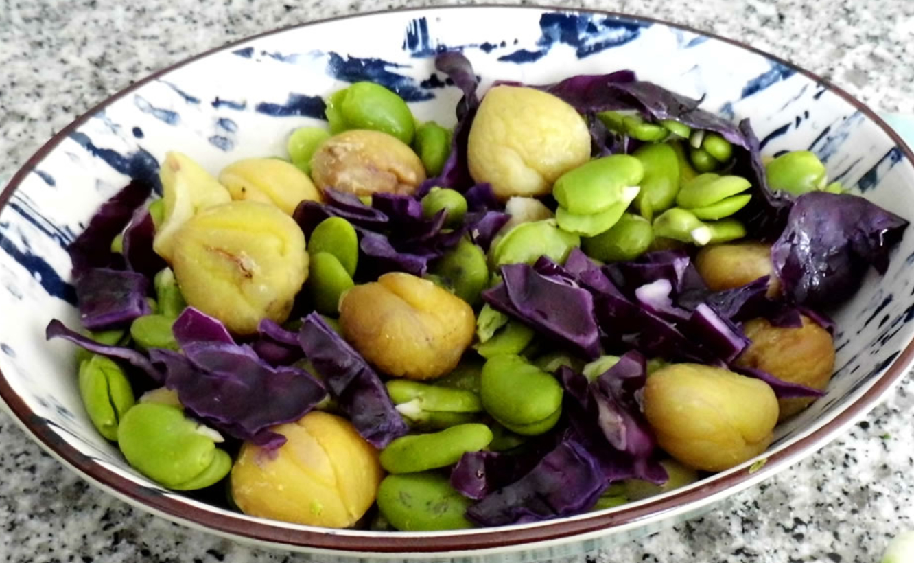 Salada de Favas e Castanhas - Receita Saudável e Deliciosa