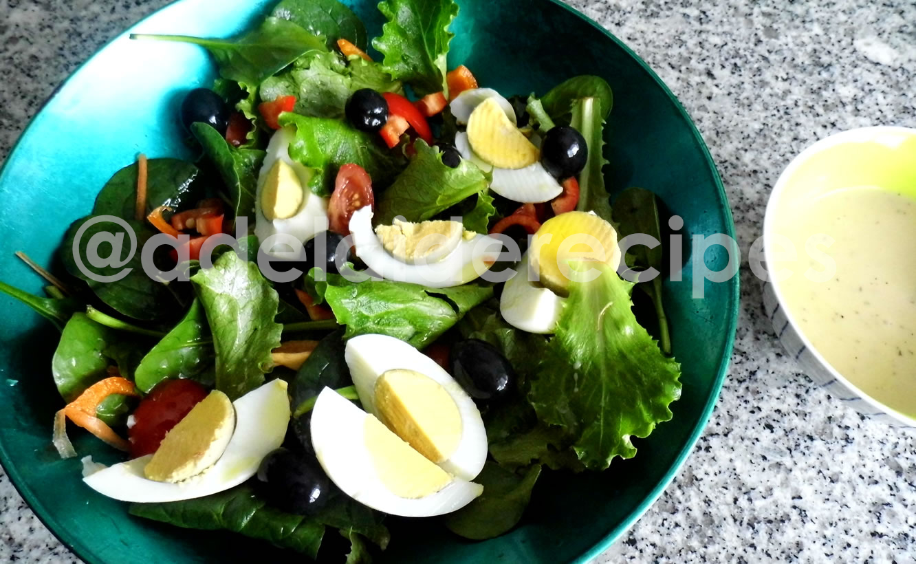 Salada Mista com Ovo e Azeitonas - Receita Saudável e Saborosa