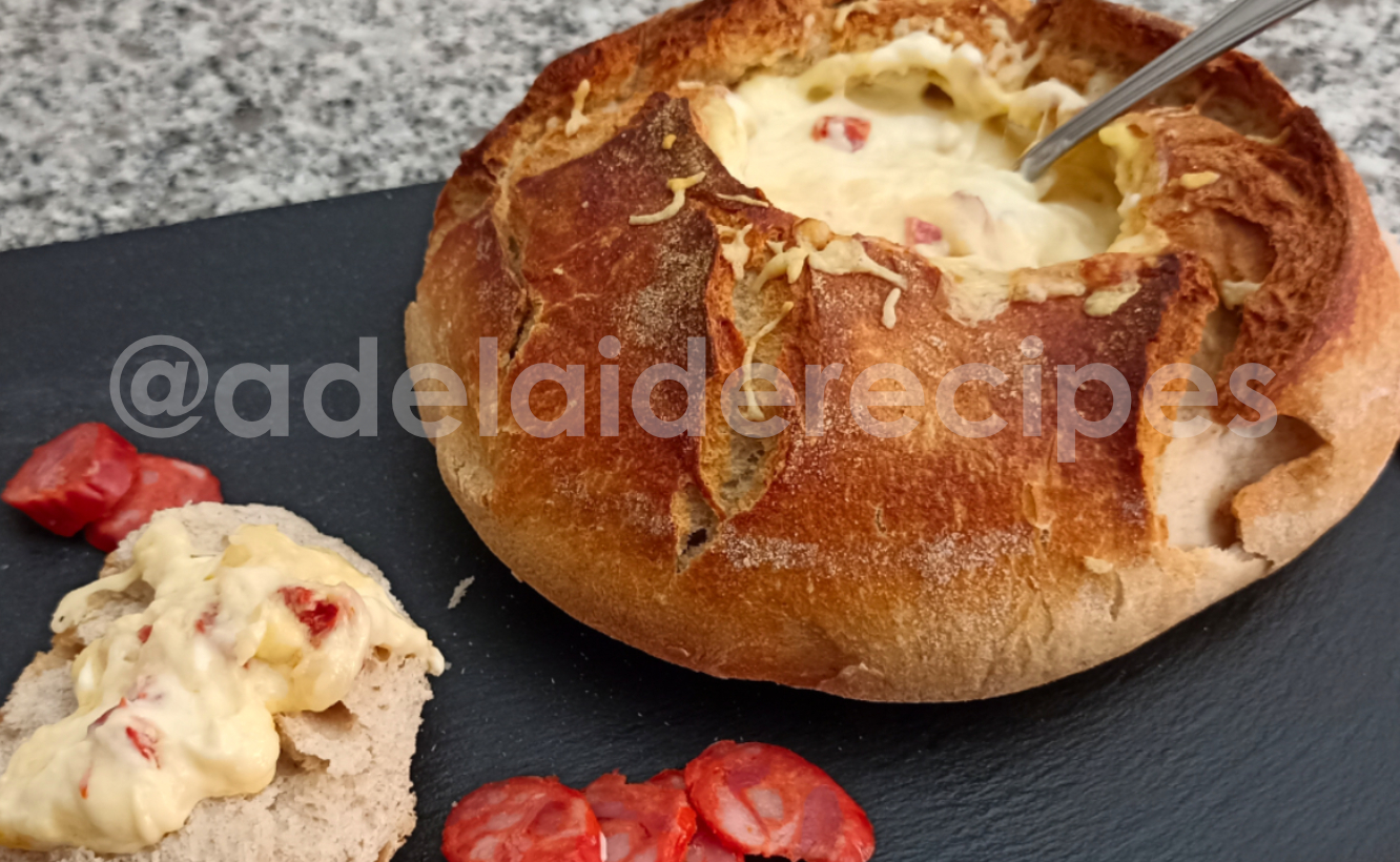 Pão Recheado com Queijo e Linguiça