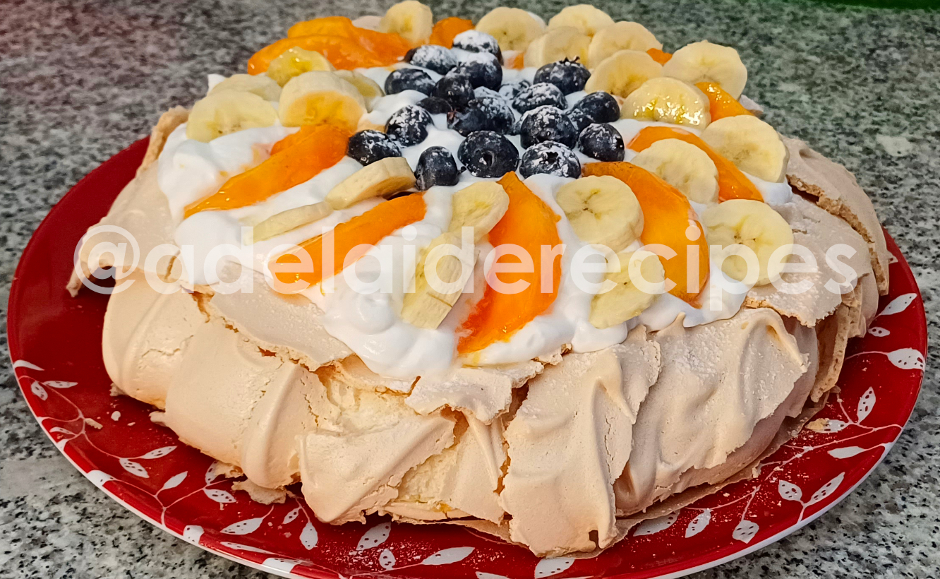 Pavlova de Frutas e Chantilly: Sobremesa de Natal