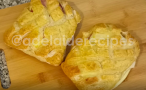 Pão caseiro recheado com queijo e fiambre