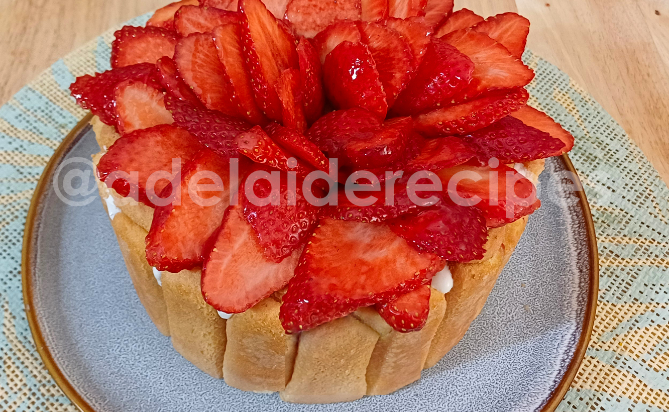 Charlotte de Morangos | Receita Simples e Deliciosa